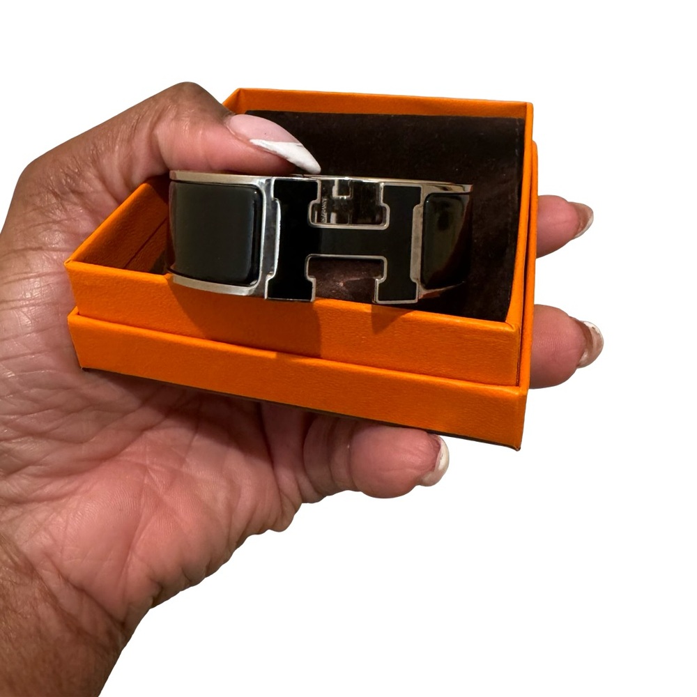 Hermès Clic Clac H Bracelet – Black Enamel PM (Wide) - Picture 2 of 8